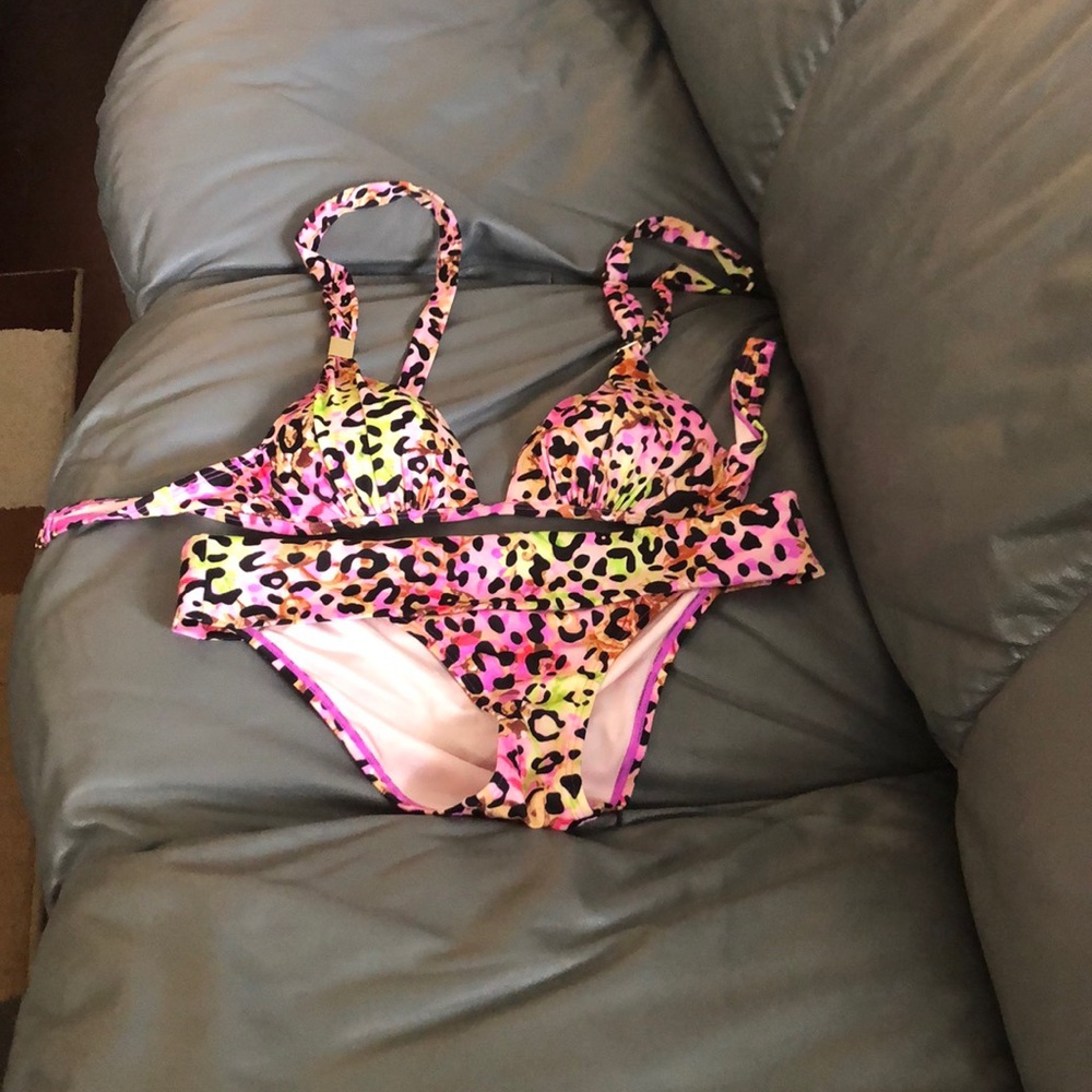 Victoria’s Secret bikini
